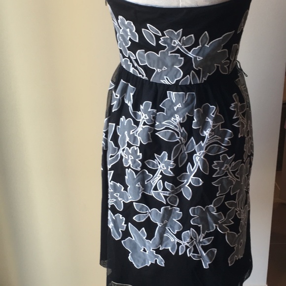 White Floral Detail Cocktail Dress - Picture 3 of 4